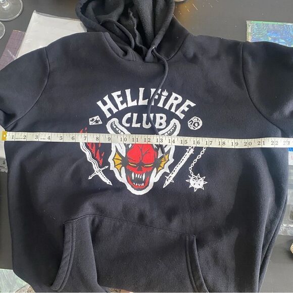 Stranger Things 4 Hellfire Club Skull & Weapons Pullover Hoodie Size L - Picture 6 of 6